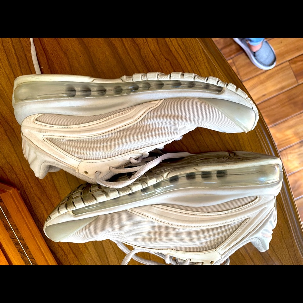 NIKE - Picture 3 of 5